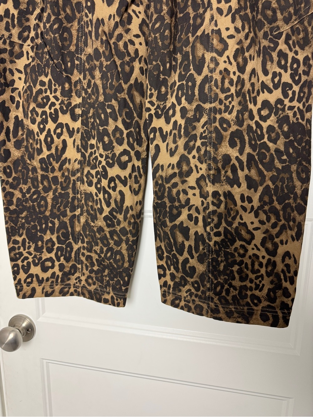 Women’s Anniewear Cheetah Print Barrel Jeans - Picture 7 of 10